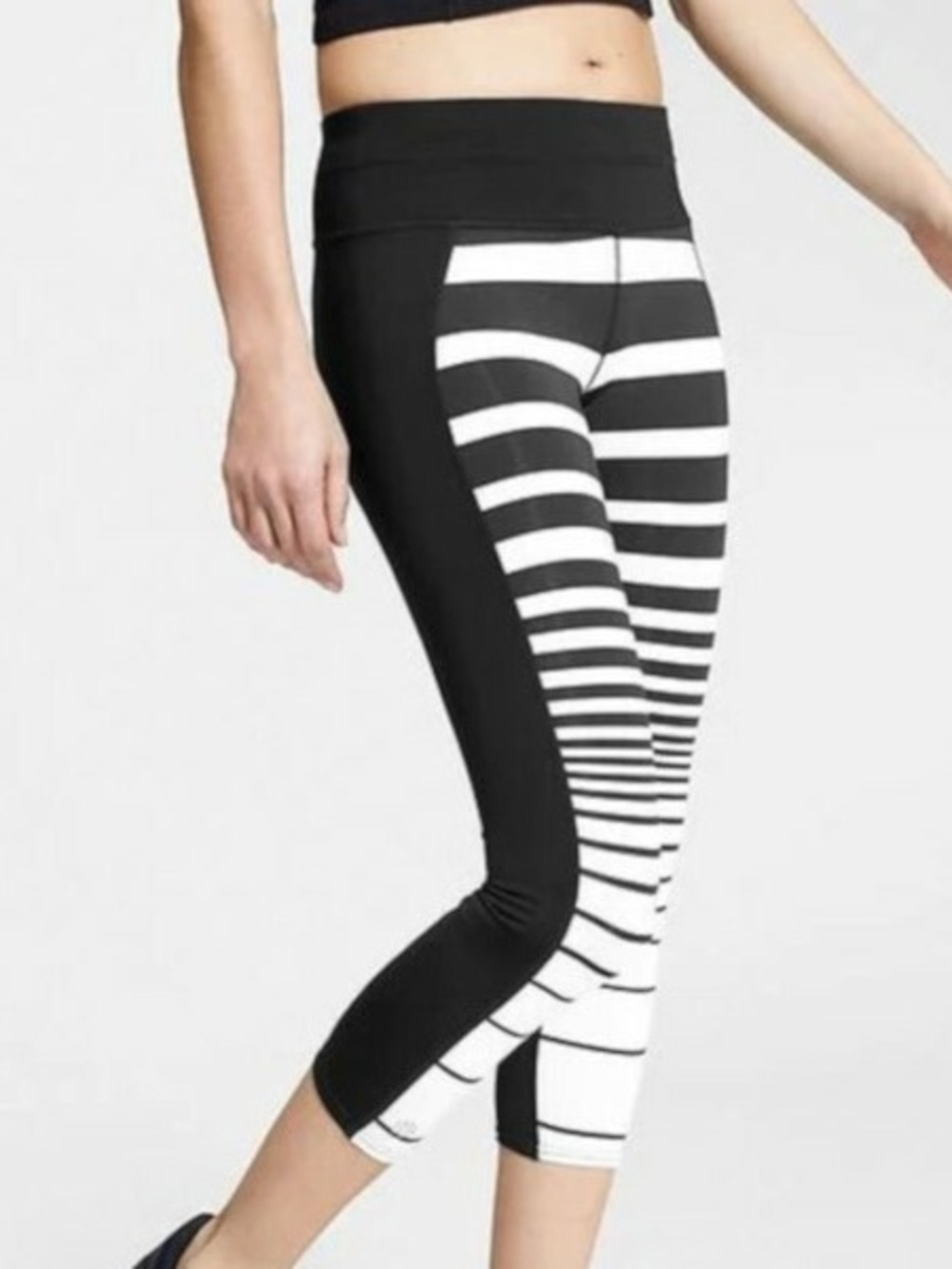 Athleta Sonar capri leggings Size M EUC